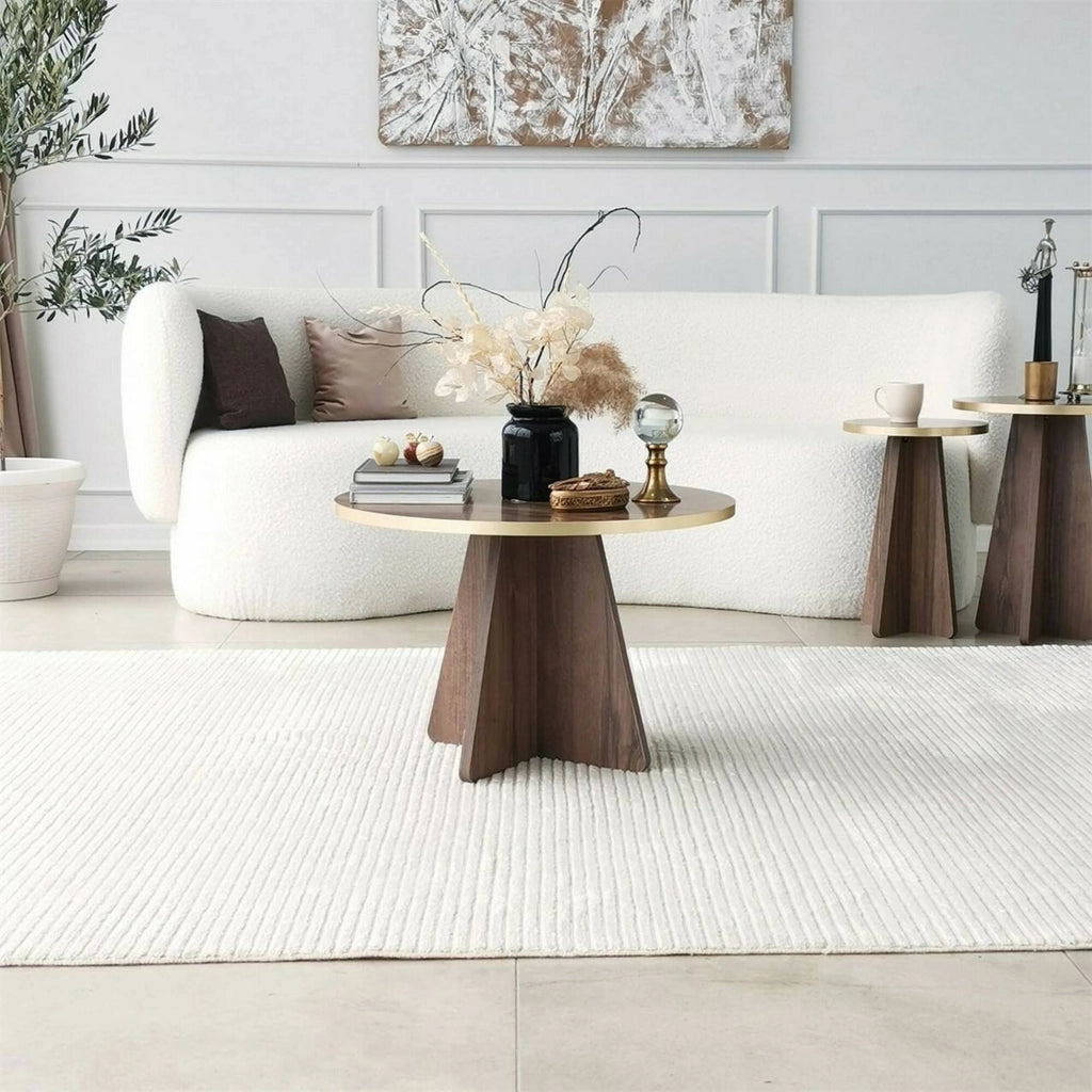 Tavolino da salotto Armanda, Tavolo basso da caffè, Portariviste per divano, Ripiano da soggiorno, 60x60h40 cm, Oro e Noce