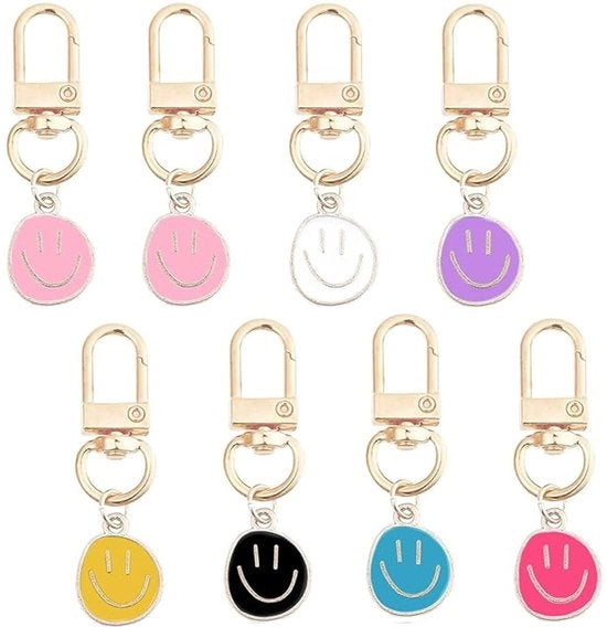 Set di Chiavi con 8 Accessori - Espressione Sorridente - Anelli di Chiave Colorati - Struttura Robusta - Email Colorati - Dimensioni Compresse 2,4 cm - Anello di Chiave