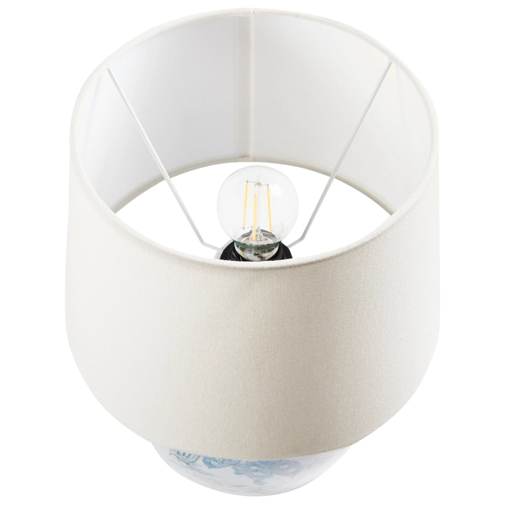 Lampada da tavolo con base in porcellana bianca e blu, paralume cilindrico in lino con un motivo