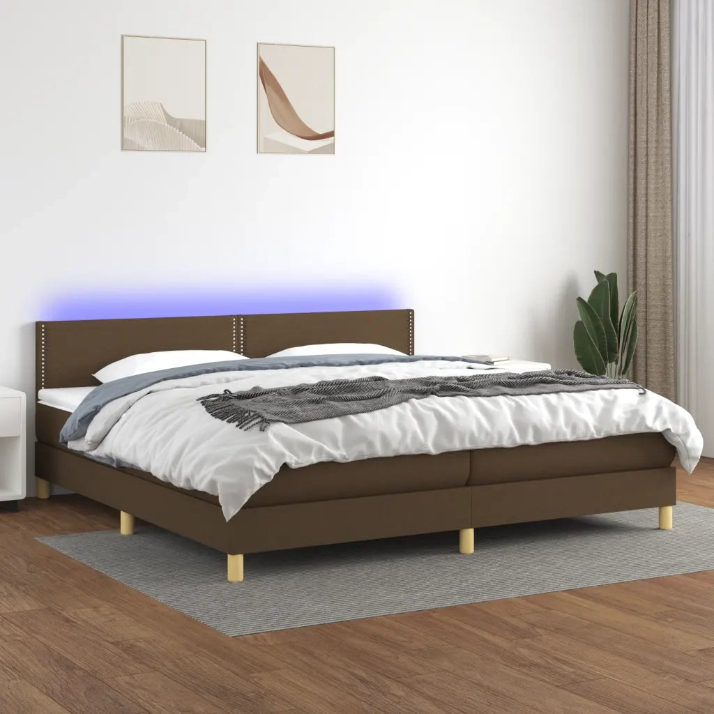 Letto a Molle Materasso e LED Marronescuro 200x200cm in Tessuto 3133664