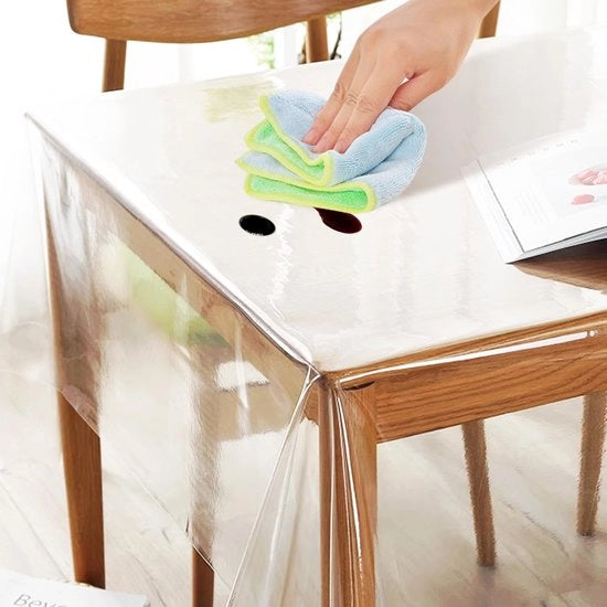 Tavolo Coprente, trasparente, lavabile, pellicola per tavolo, trasparente, all'aperto, impermeabile, lavabile, pellicola PVC, impermeabile, pellicola per protezione tavolo, adatto per dentro e fuori (140 x 220 cm)