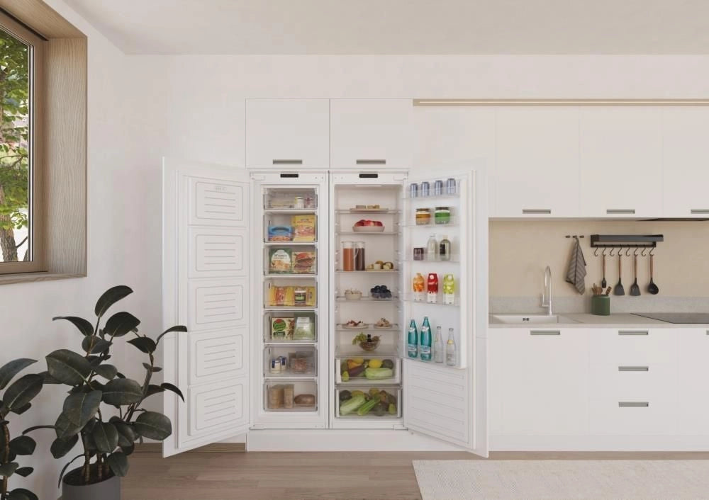 Candy CUS518EW Congelatore verticale Da incasso 204 L E Bianco