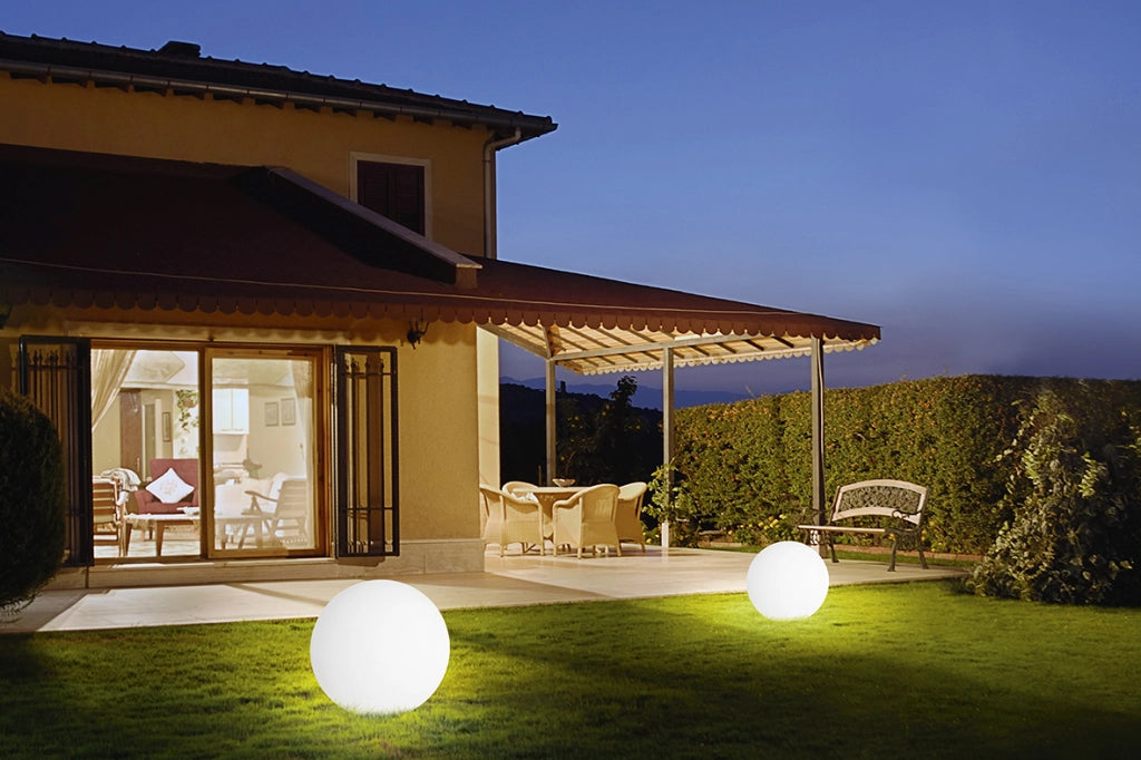 Piantana Sferica da Giardino in Policarbonato Bianco Attacco E27 IP65 Ø 40 - 35 cm - Illuminazione Esterna per Camminamenti e Aree Verdi - Rossini