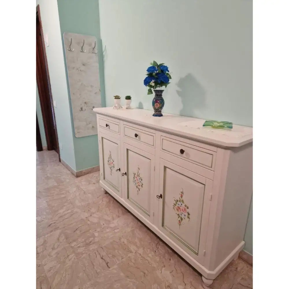 Credenza 3 ante 3 cassetti arte povera in legno massello e mdf con rifinitura in bianco filo verde con decori 158x47x103 H