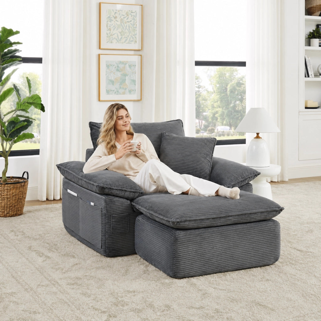Divano modulare monposto con tasche laterali e poggiapiedi mobile in tessuto grigio chiaro 156 × 125 × 65 cm