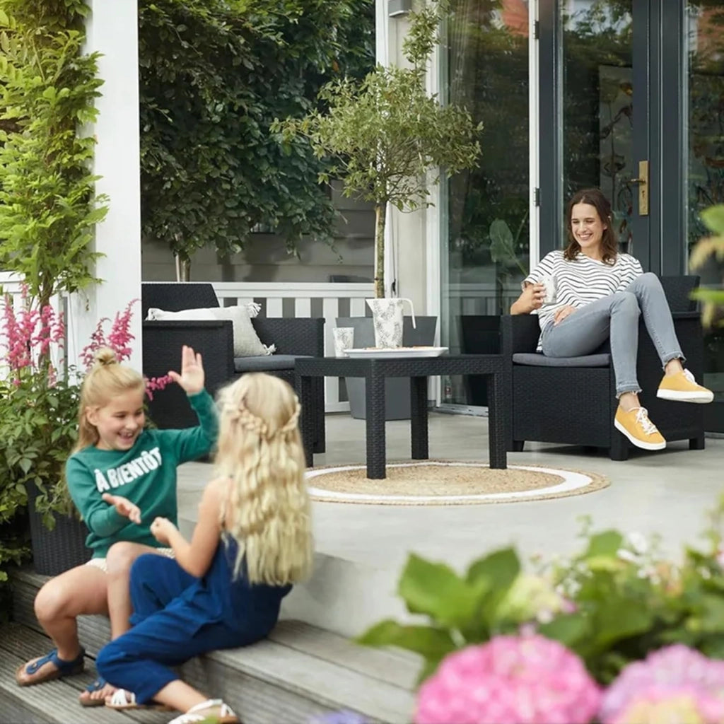 Salottino da Esterno Emma Balcony Set 3 Pezzi in Resina Effetto Rattan Colore Graphite con 2 Poltrone e Tavolino Keter