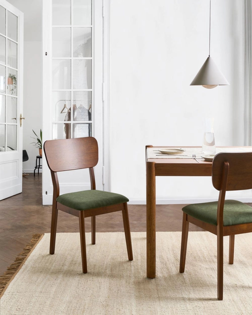 Set di 2 sedie da pranzo Sedute e schienali in poliestere imbottiti in gomma con struttura in legno Stile retrò Sala da pranzo Marrone chiaro