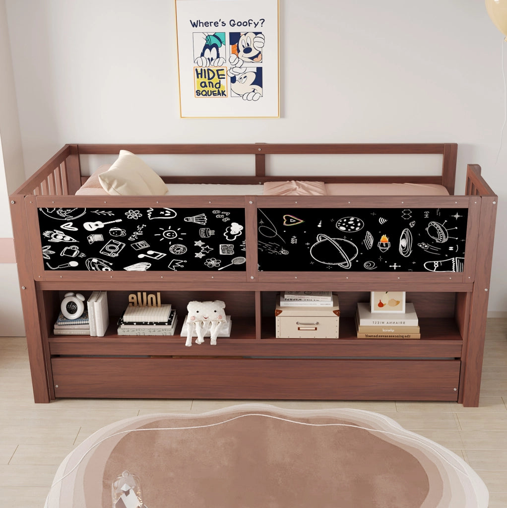 Letto a soppalco 90x200 cm con letto estraibile; lavagna e ripiani in legno marrone
