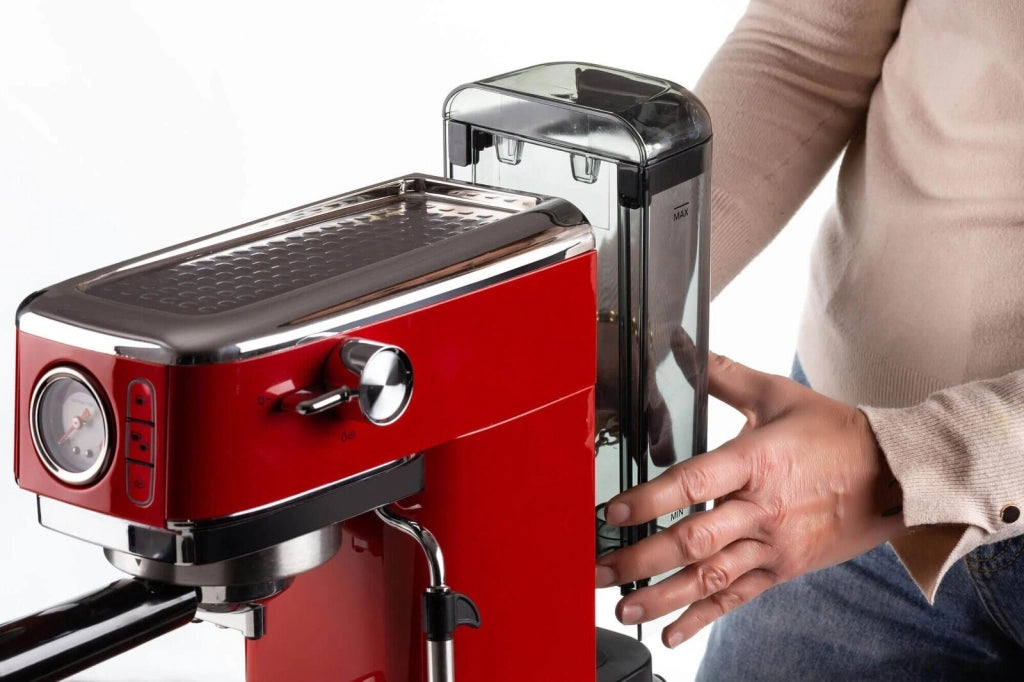 Ariete 1381 Macchina da caffè con manometro, compatibile con caffè in polvere e cialde ESE, 1300 W, Capacità 1,1 L, 15 bar di pressione, Filtro ½ tazze, Dispositivo Cappuccino, Rosso