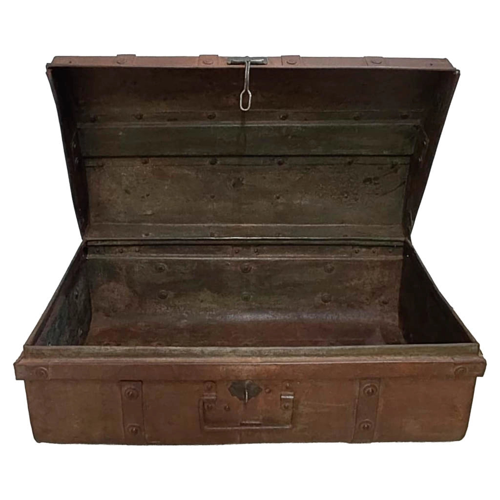 Valigia artigianale in metallo, 67x37x25h cm