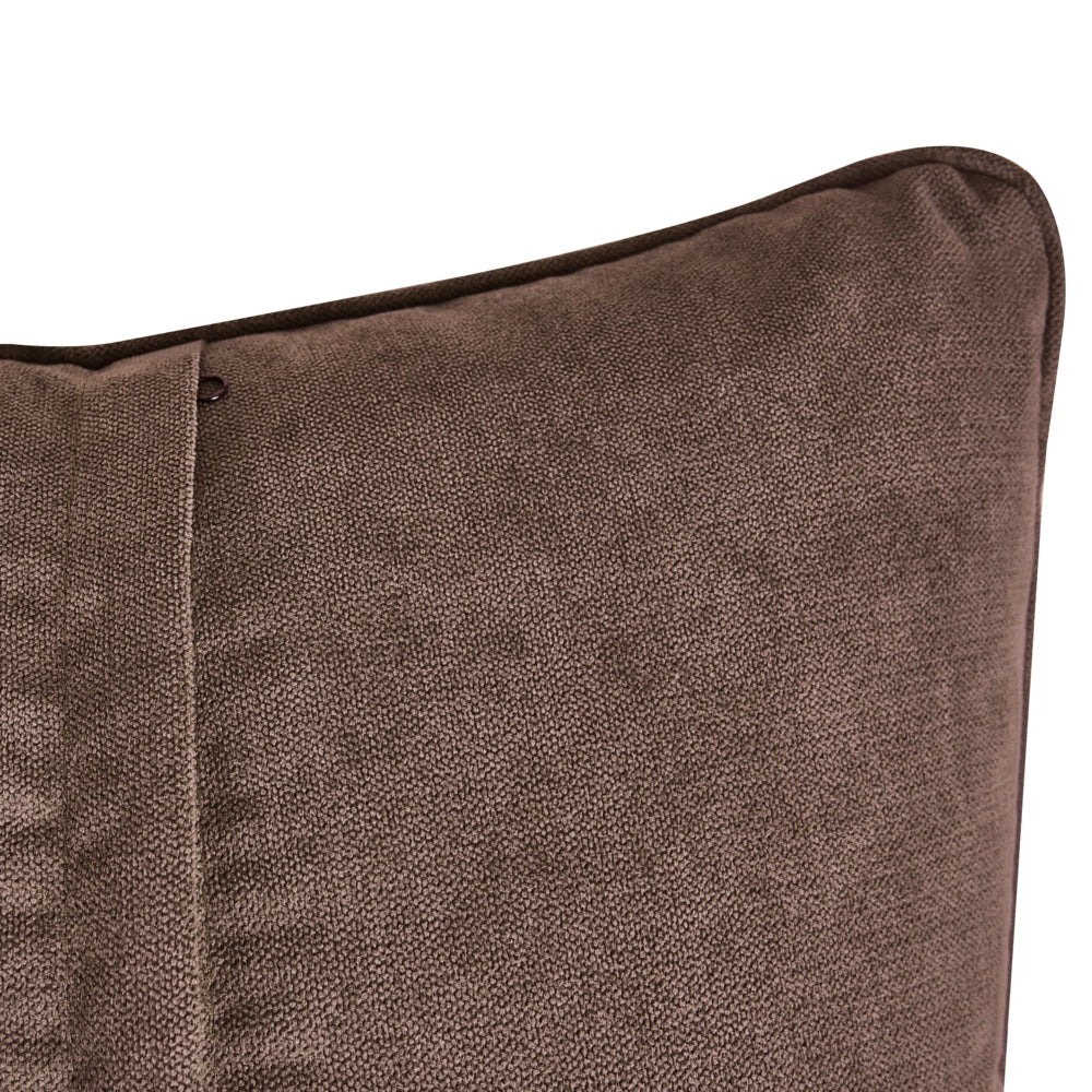 Divano a 2 posti in tessuto con cuscini decorativi, gambe in legno e trapuntatura decorativa, stile retrò marrone scuro