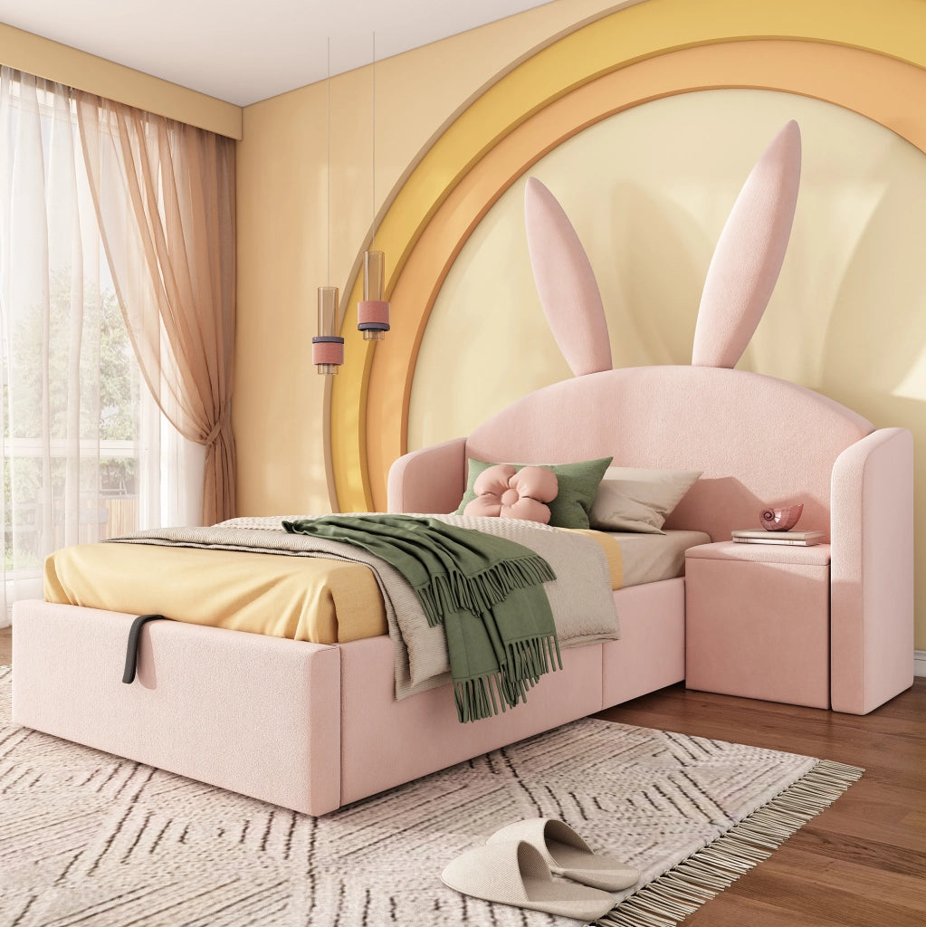 Letto imbottito rosa con testiera a coniglietto e comodino contenitore