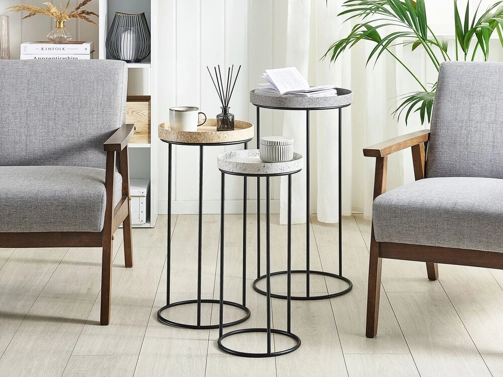 Set di 3 Tavolini Struttura in Metallo Nero Base Traforata Effetto Marmo Grigio Beige Piano Bianco