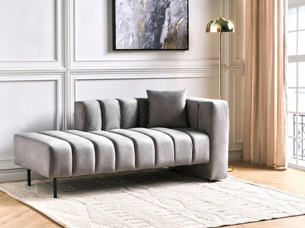 Chaise Lounge destra Tappezzata in velluto grigio tortora Gambe nere Cuscino di seduta imbottito Design moderno e glam