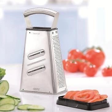 Gefu GF10760 Vitales Grattugia Quadrangolare con 4 Superfici di Taglio a Laser Base Antiscivolo Contenitore Integrato Manico Ergonomico in Acciaio Inox Lavabile in Lavastoviglie colore Argento