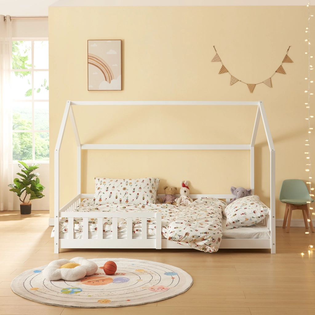 Letto Piazza e Mezza Hesel per Cameretta Forma di Casetta con Materasso 120 x 200 cm Bianco [en.casa]