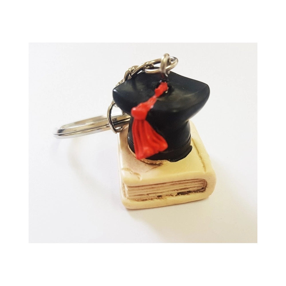 Trade Shop - 12 Pezzi Bomboniera Portachiave Cappello Libro Laurea Simbolo Fortuna Ceramica -