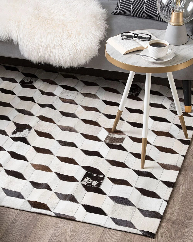 Tappeto Crema Pelle 140 x 200 cm Moderno Patchwork Pelle Bovina Motivo 3D Tappeto Rettangolare Fatto a Mano