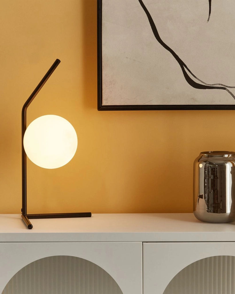 Lampada da tavolo bianca e nera con paralume in vetro Asta in ferro 47 cm Telaio Luce singola Design moderno Accessori per la casa Soggiorno