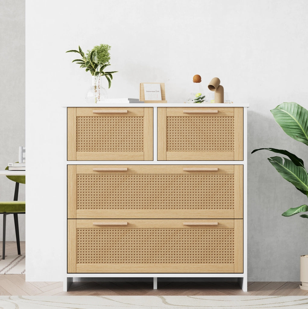 Comò in rattan con 4 cassetti e finitura naturale