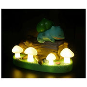 Teknofun 811417 Pokemon Lampada LED Bulbasaur Scena Luminosa 2 modalita' USB-C o Batterie AAA