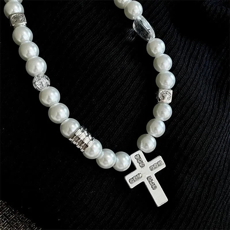 Collana vintage barocca con croce di perle fatta a mano, regalo di Natale o di compleanno.