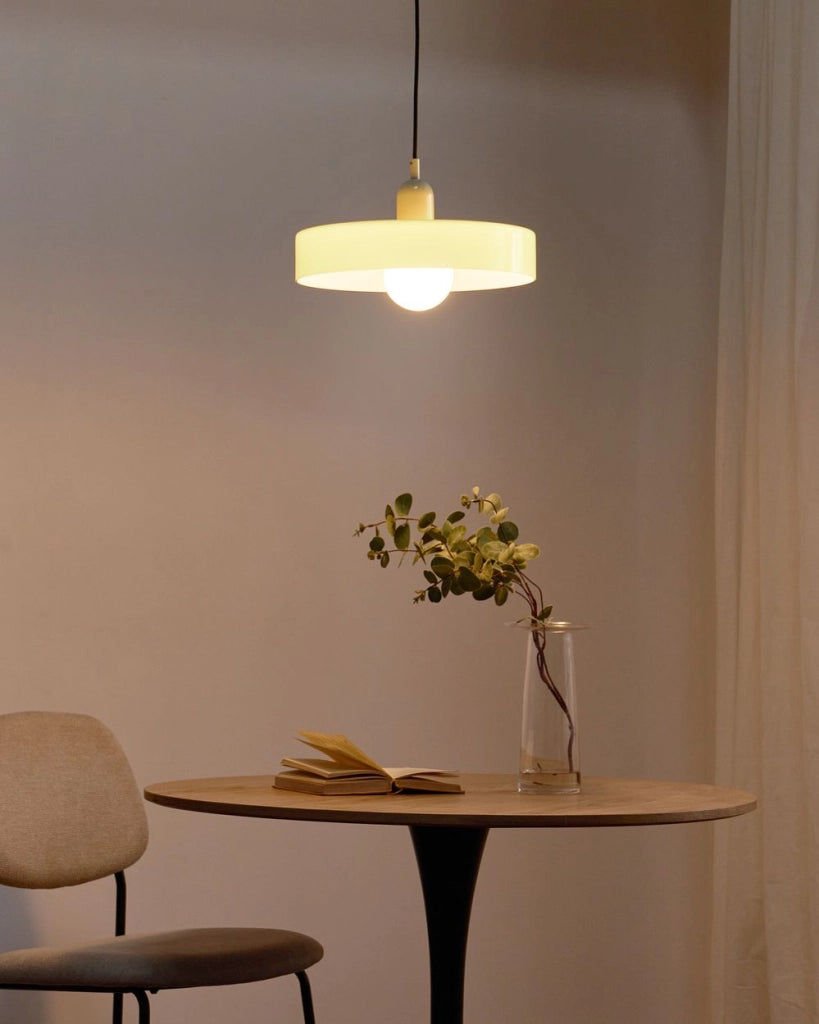Lampadario tondo in vetro con paralume a globo verde menta stile moderno