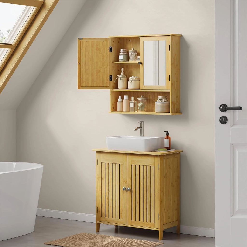 Mobiletto da Bagno Sospeso con Specchio e Ante in Bambù, Armadietto Salvaspazio, Contenitore da Parete, con Ripiano Regolabile, Scomparto Aperto, 56x14x58 cm