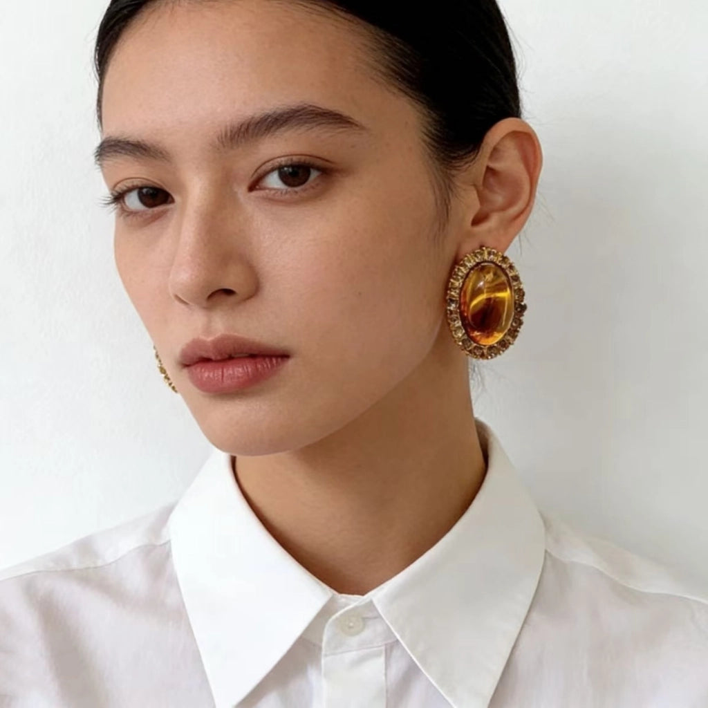 Accessori vintage, sofisticati orecchini di diamanti ispirati all'ambra di Maillard