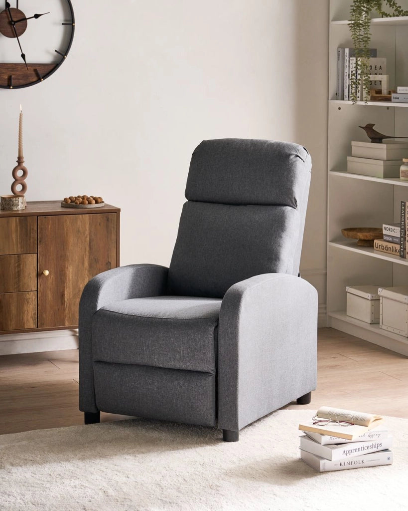 Poltrona reclinabile Grigio Schienale e poggiapiedi regolabili Struttura in legno Schienale alto Design tradizionale Soggiorno