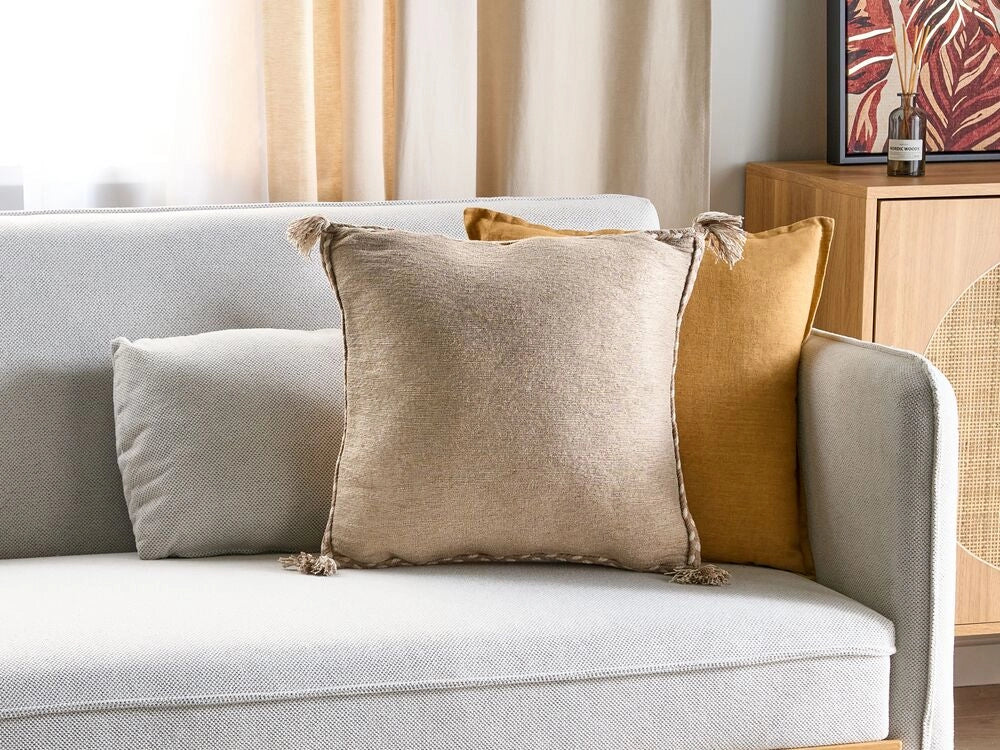 Cuscino in iuta con imbottitura sfoderabile e nappe decorative a tinta unita beige 45 x 45 cm Accessori decorativi boho