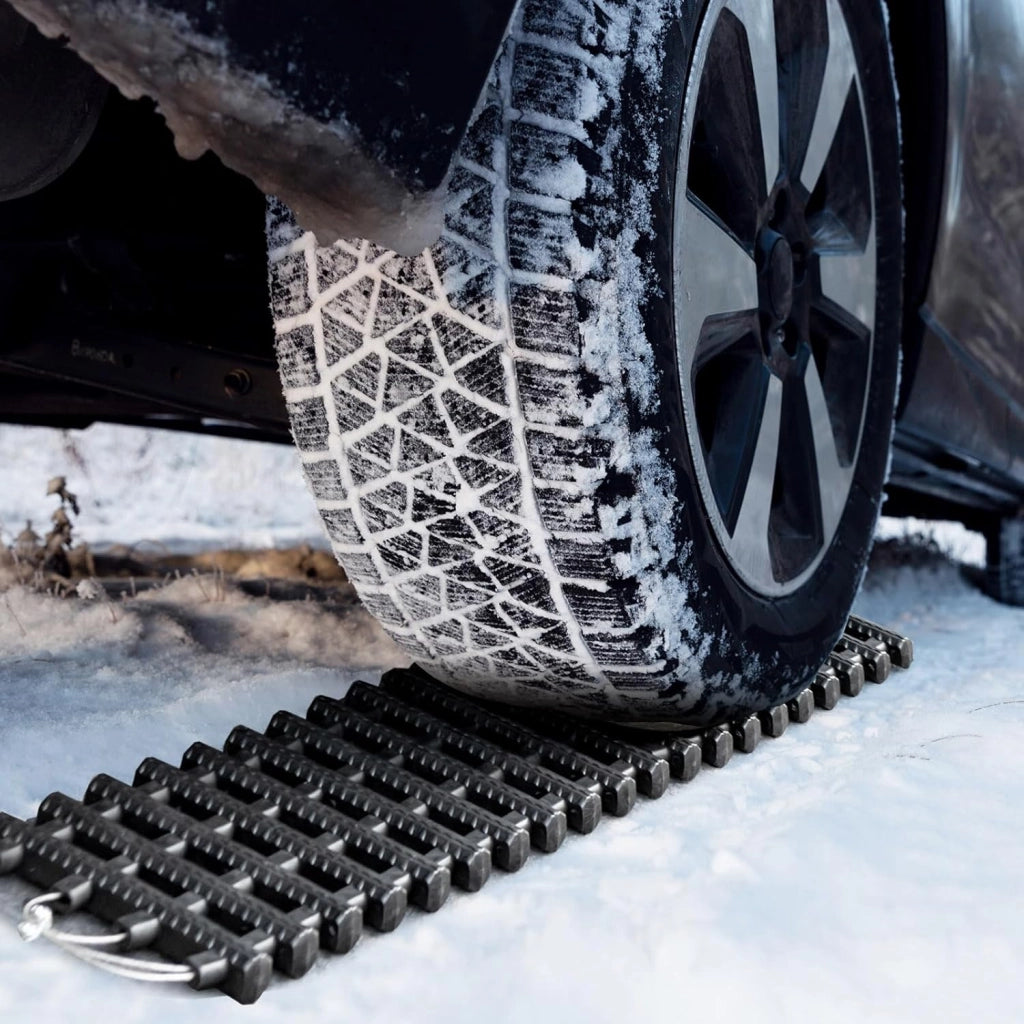 Set di 2 Tappetini Antisdrucciolevoli per Pneumatici, Tappetino di Recupero TPR Portatile, Aiuto di Trazione d'emergenza per Neve, Ghiaccio, Fango, Sabbia, Con Borsa (82 x 21 x 2,8 cm)
