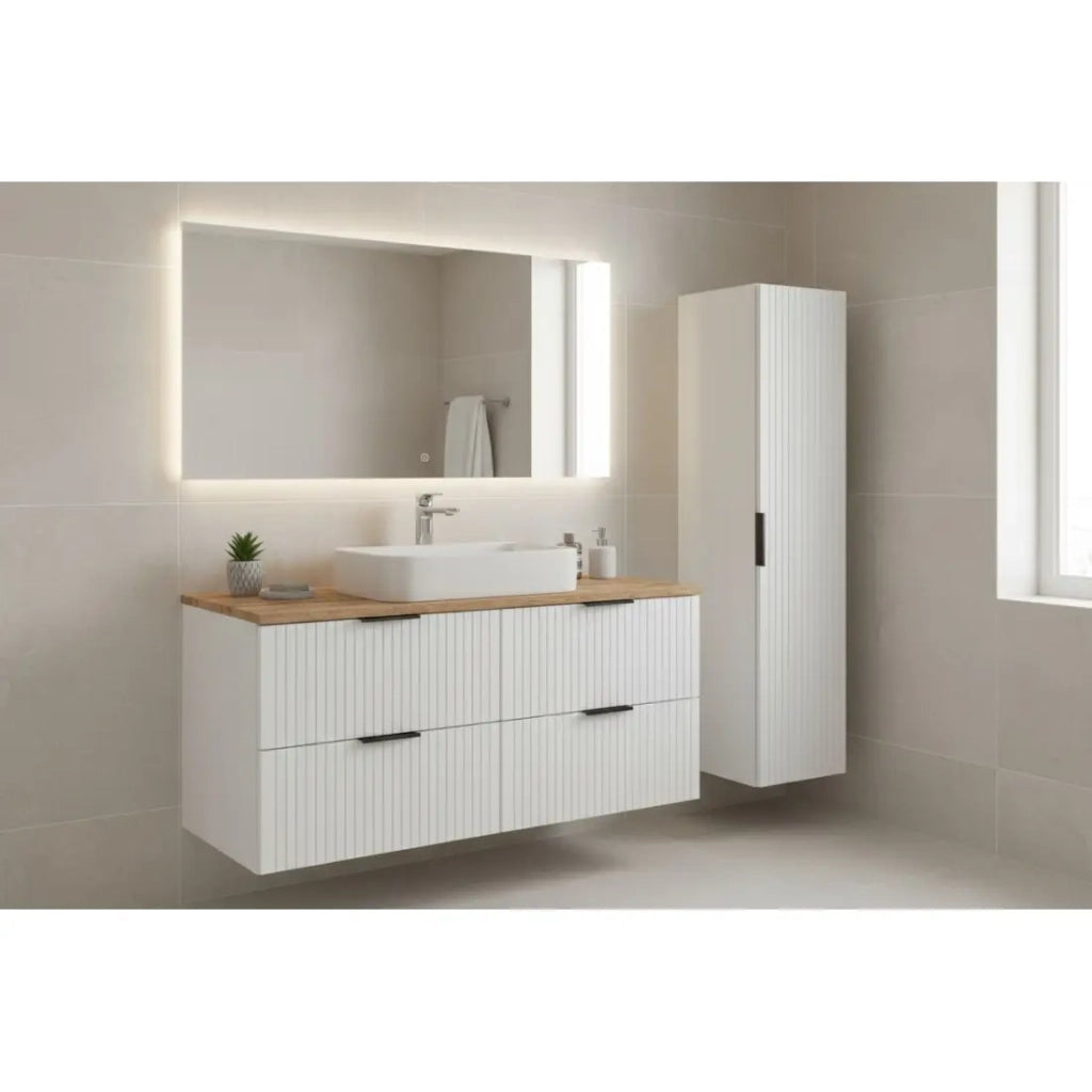 Set da bagno NOXERA 120 cm – Mobile sottolavabo sospeso bianco con piano per lavabo in rovere wotan e colonna da muro