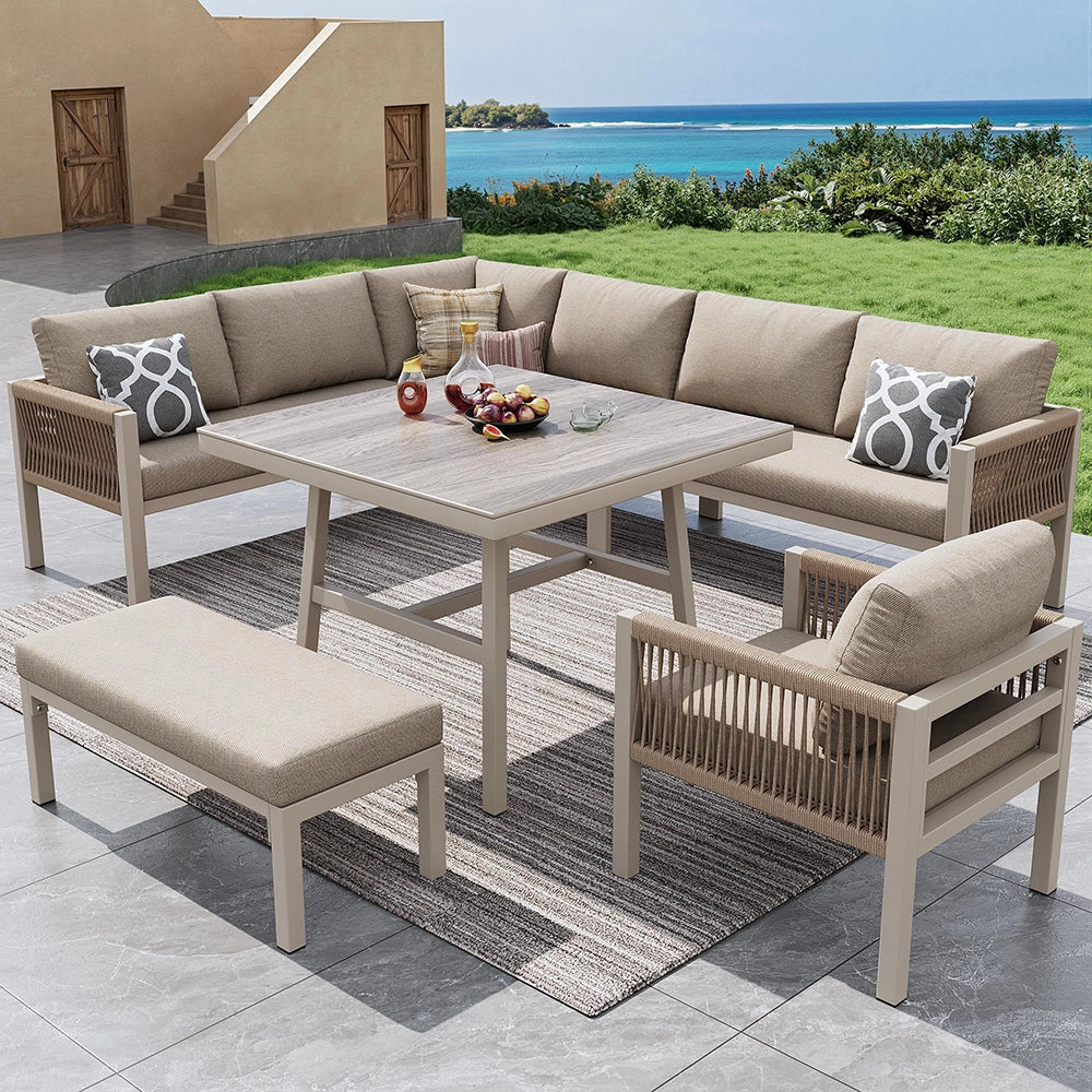 Set da giardino a L in vimini intrecciato a mano - Xylo - Fino a 8 posti, struttura in ferro robusta, cuscini beige, tavolo in vetro effetto legno e poltrona