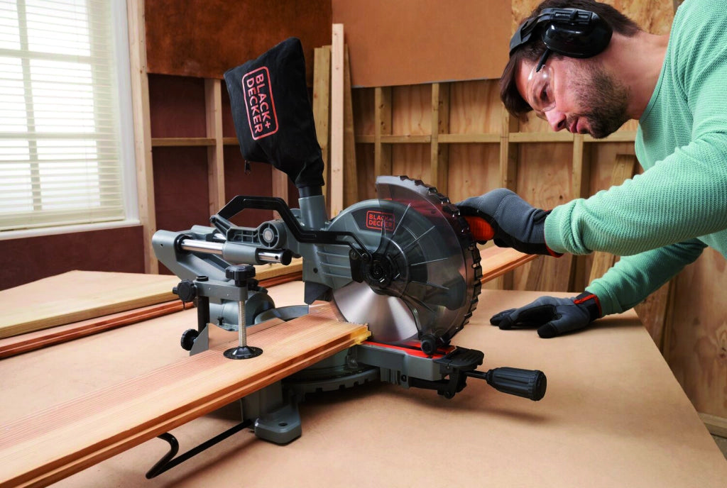 Black+Decker TRONCATRICE RADIALE BES701-QS 216 mm. 1.500 W