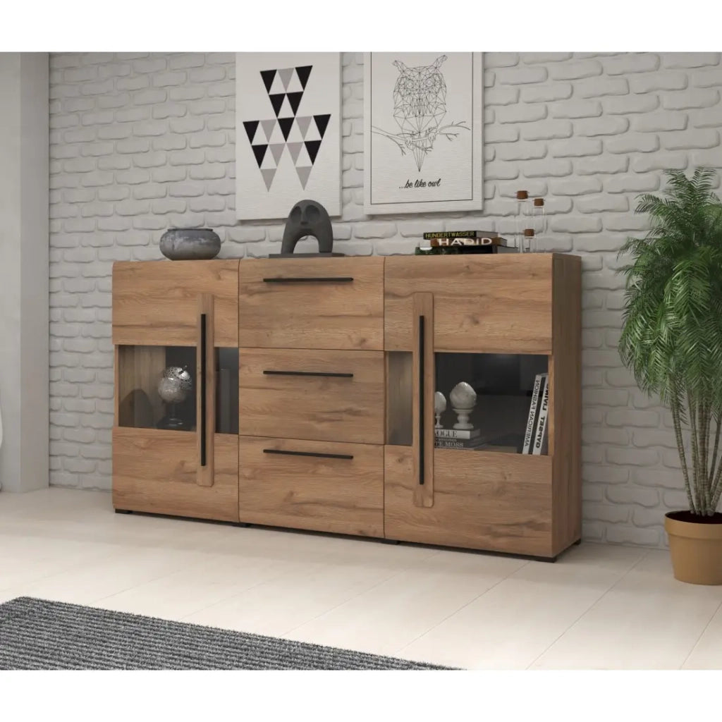 Buffet 180cm collezione BREDA con due porte parzialmente vetrate e tre cassetti. Colore Rovere