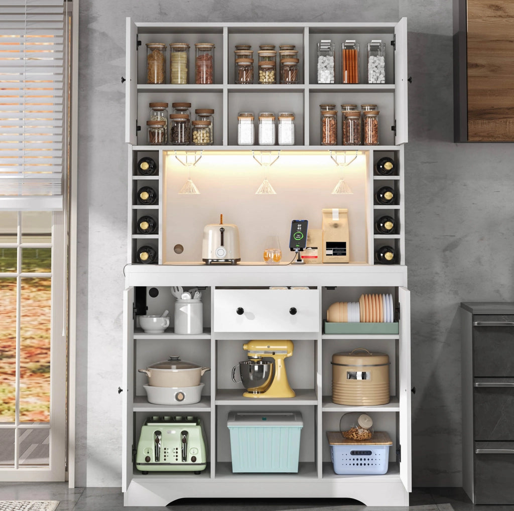 Credenza alta 105x39x180 cm in MDF bianco con LED e prese