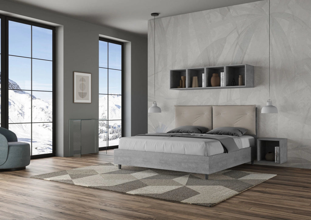 Letto Matrimoniale 160x200 cm con Rete e Contenitore Alzata Comoda Struttura Cemento con Cuscini in Similpelle Egos