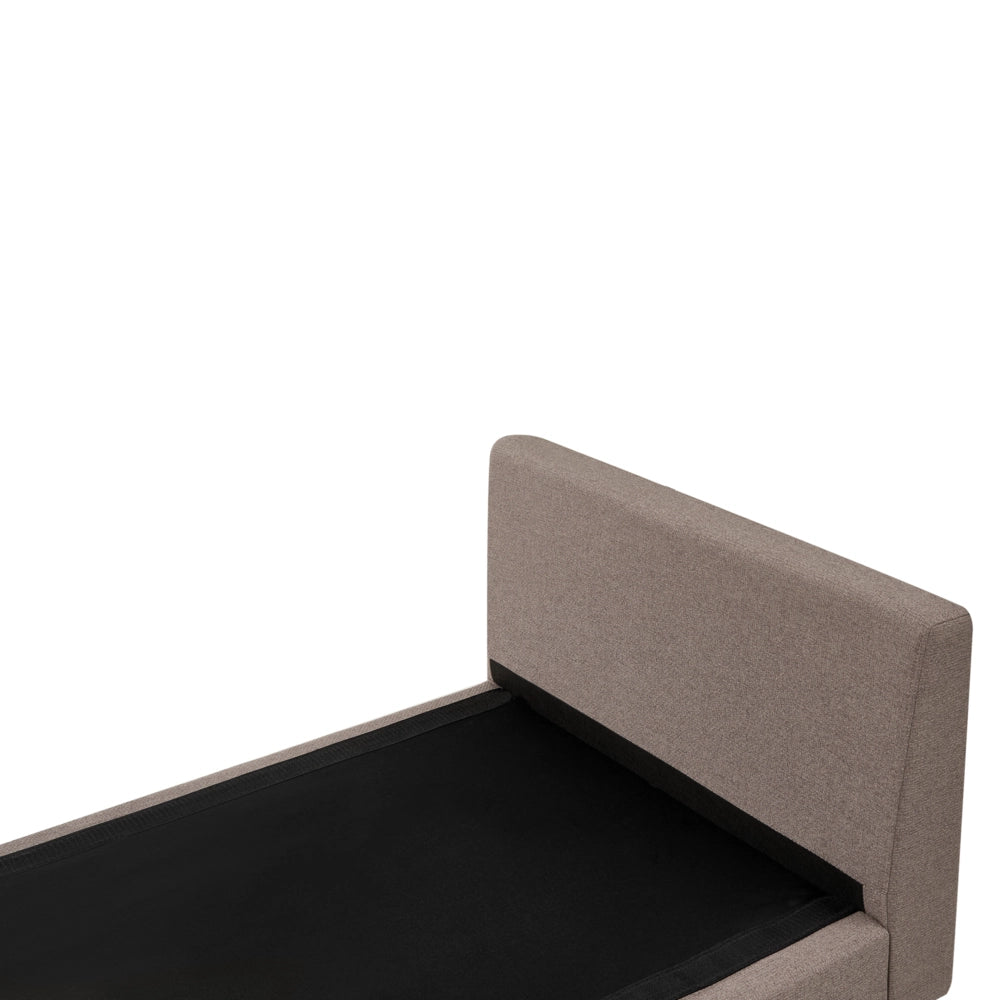 Chaise longue in tessuto tortora imbottita con cuscini gambe in acciaio in stile scandinavo