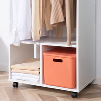 Mobile Appendiabiti con Barra in Alluminio e 2 Ripiani Aperti 60x40x128 cm in Truciolato Bianco