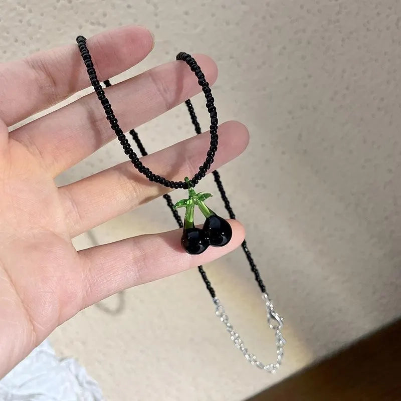 Collana fatta a mano con perline nere: ciondolo a forma di ciliegia, idea regalo