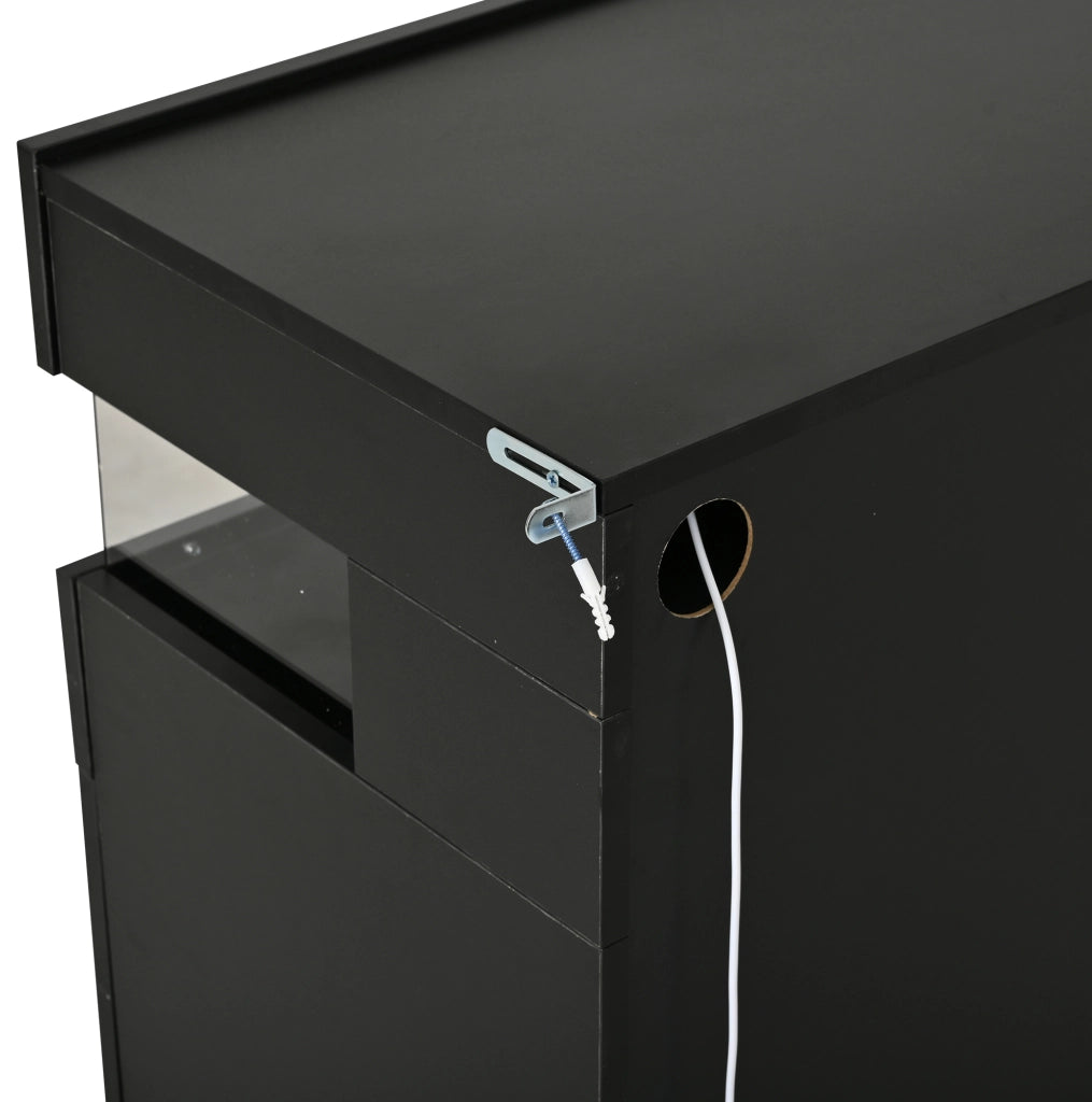 Credenza da soggiorno nera con illuminazione LED