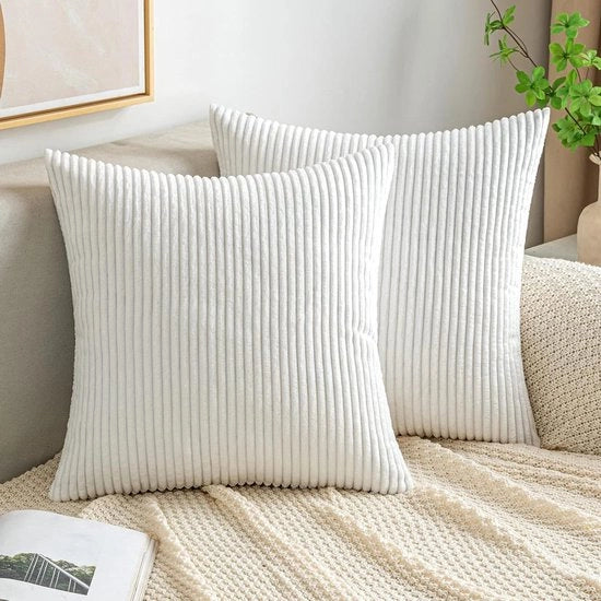 Set di due cuscini per divano in flanella a quadri a strisce, bianco crema, 50 x 50 cm.
