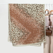 Sciarpa da donna alla moda con stampa, motivo retr¨° effetto pietra, ampia sciarpa con scollo a V.
