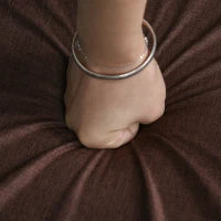 Cuccia Casetta per Gatti in Legno con 2 Cuscini e Tiragraffi Rimovibili, Bianco e Marrone, 41x30x36cm