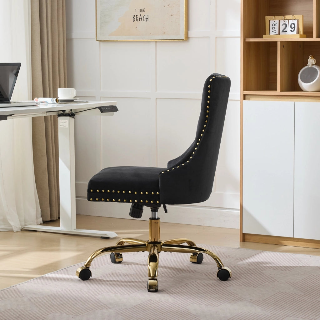 Chaise de bureau in velluto con seduta ampia, schienale capitonné e base in metallo dorato per comfort prolungato nero