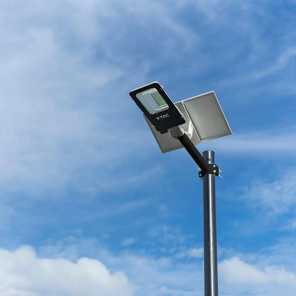 Lampione LED solare ibrido 50W 4000lm 4000K IP65 V-TAC
