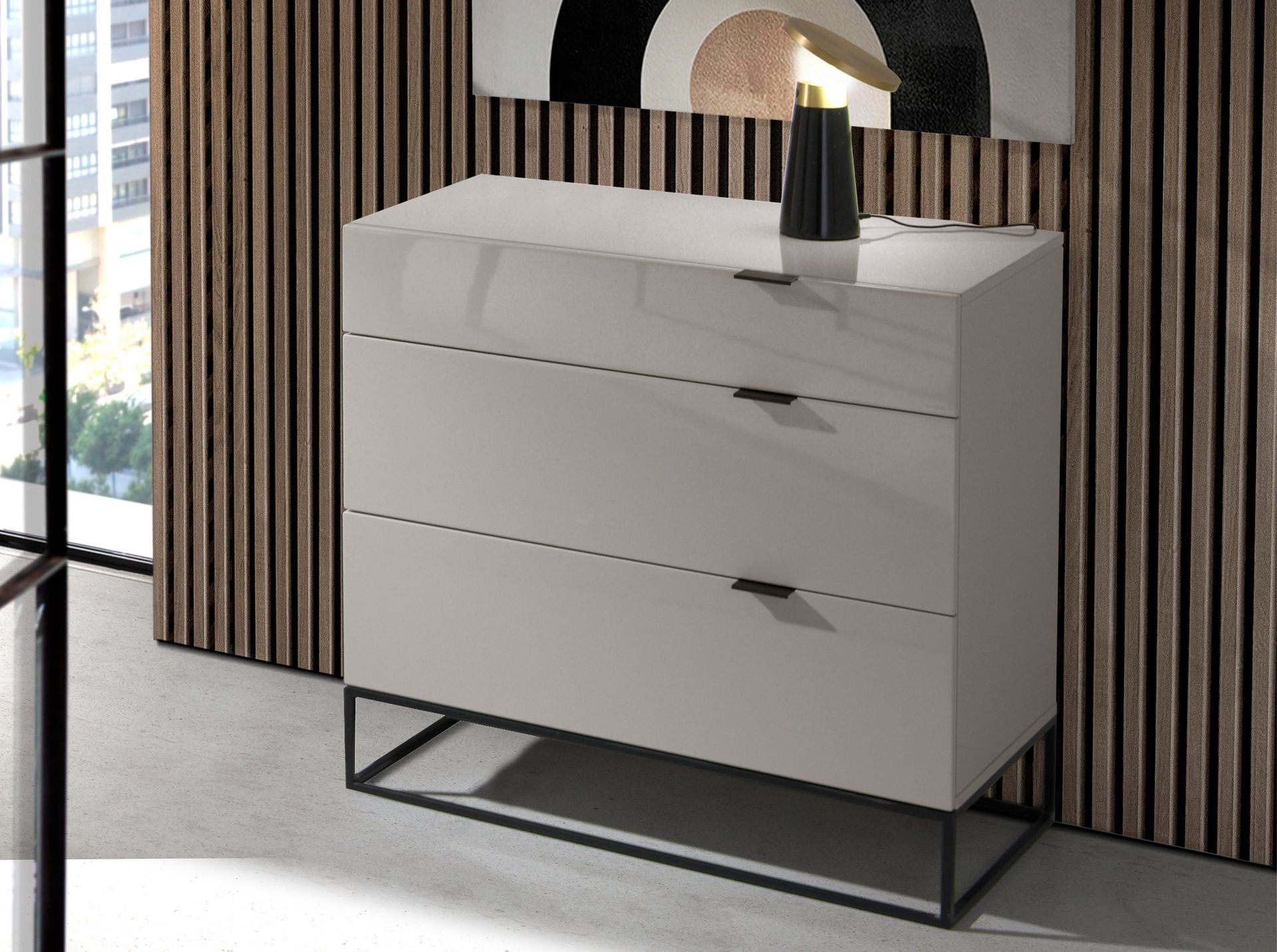 Lampada da tavolo in marmo nero e acciaio dorato