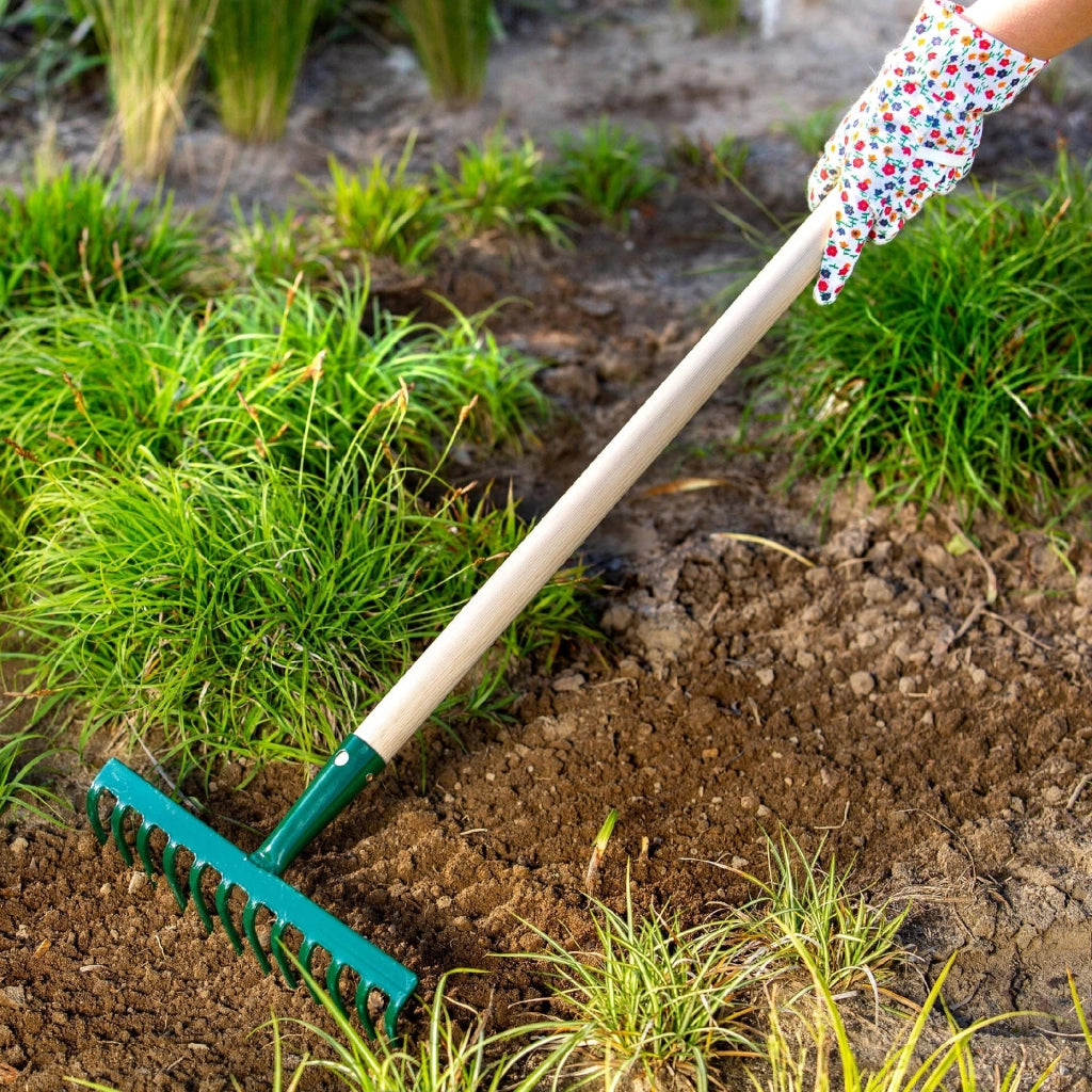 Rastrello per foglie KADAX, per giardino ed erba, con manico in legno, 138 cm, rastrello solido a 12 denti.