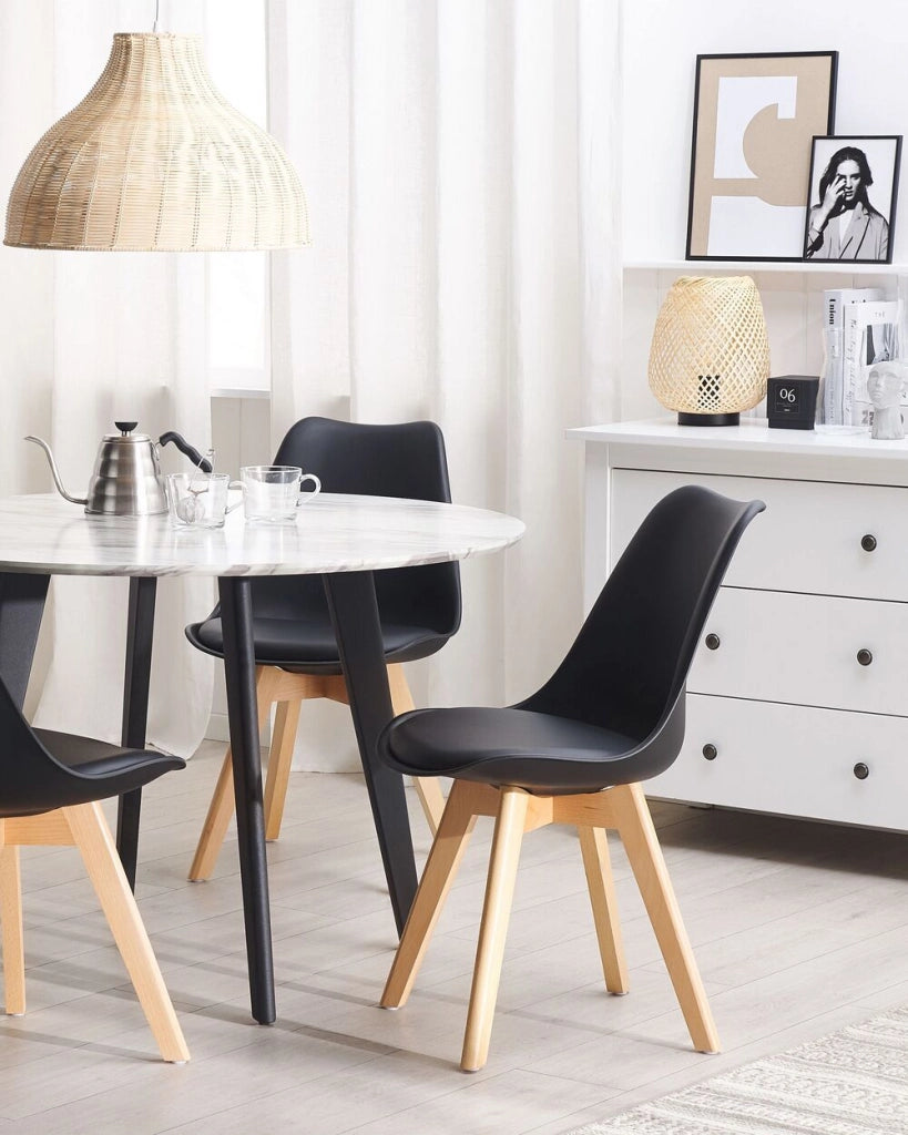 Set di 2 Sedie da Pranzo in Ecopelle Nera Gambe in Legno Lucido